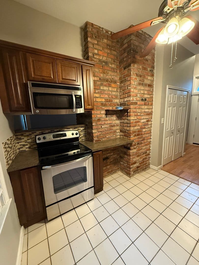 Royal Oak Apartment: 1105 N Stephenson Hwy