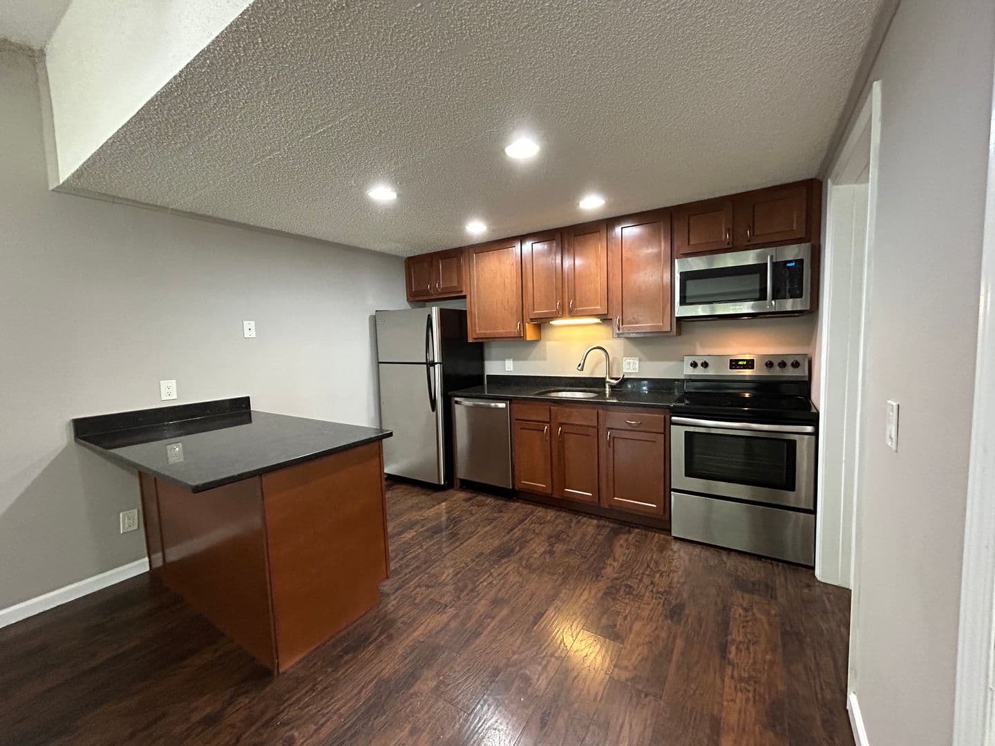 Westland Apartment: 110 Waterbury Ct