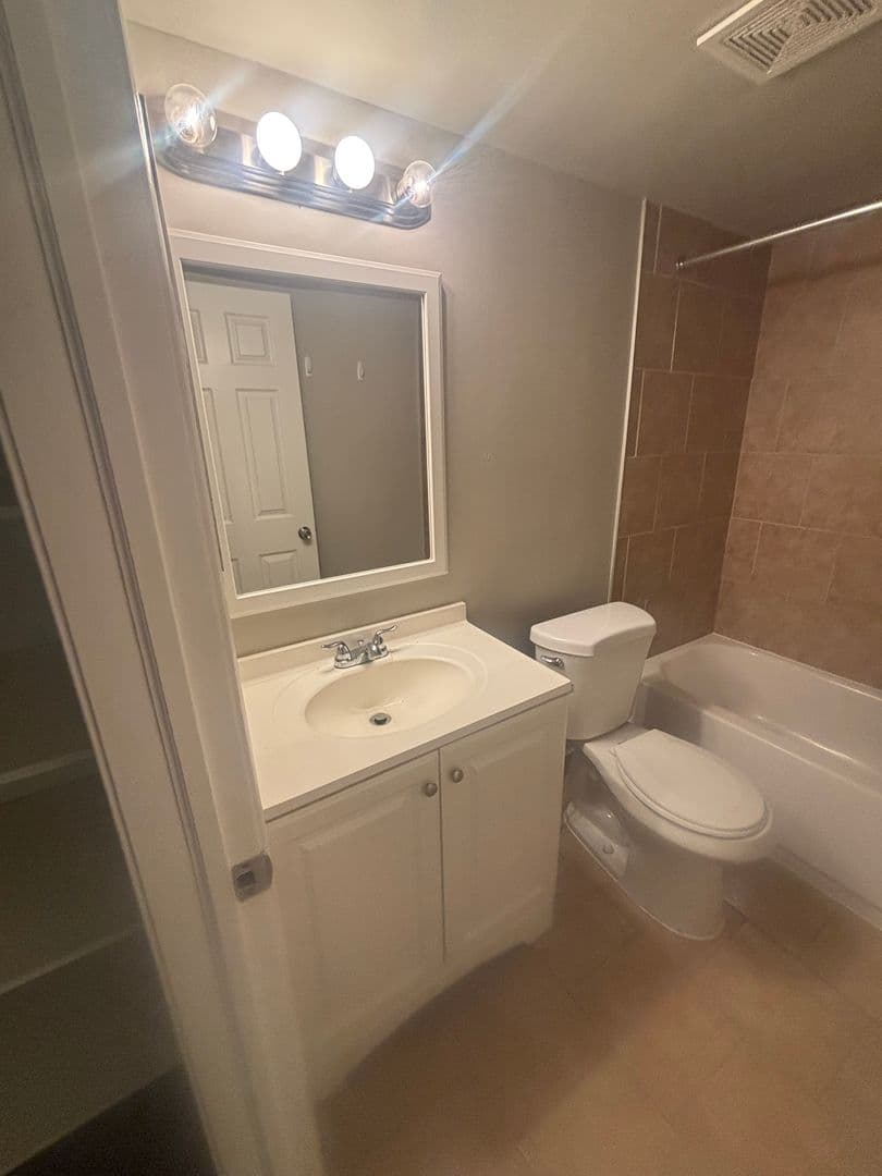 Mt.Clemens Apartment: 1 Valley Drive