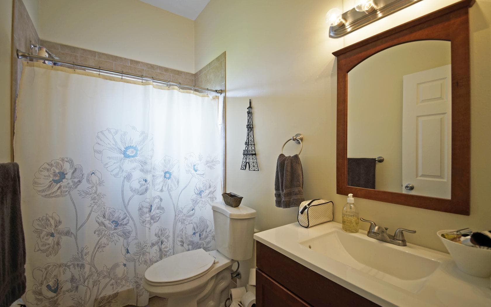 Royal Oak Apartment: 1105 N Stephenson Hwy