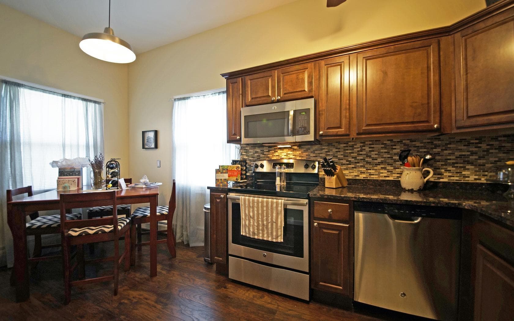Royal Oak Apartment: 1105 N Stephenson Hwy
