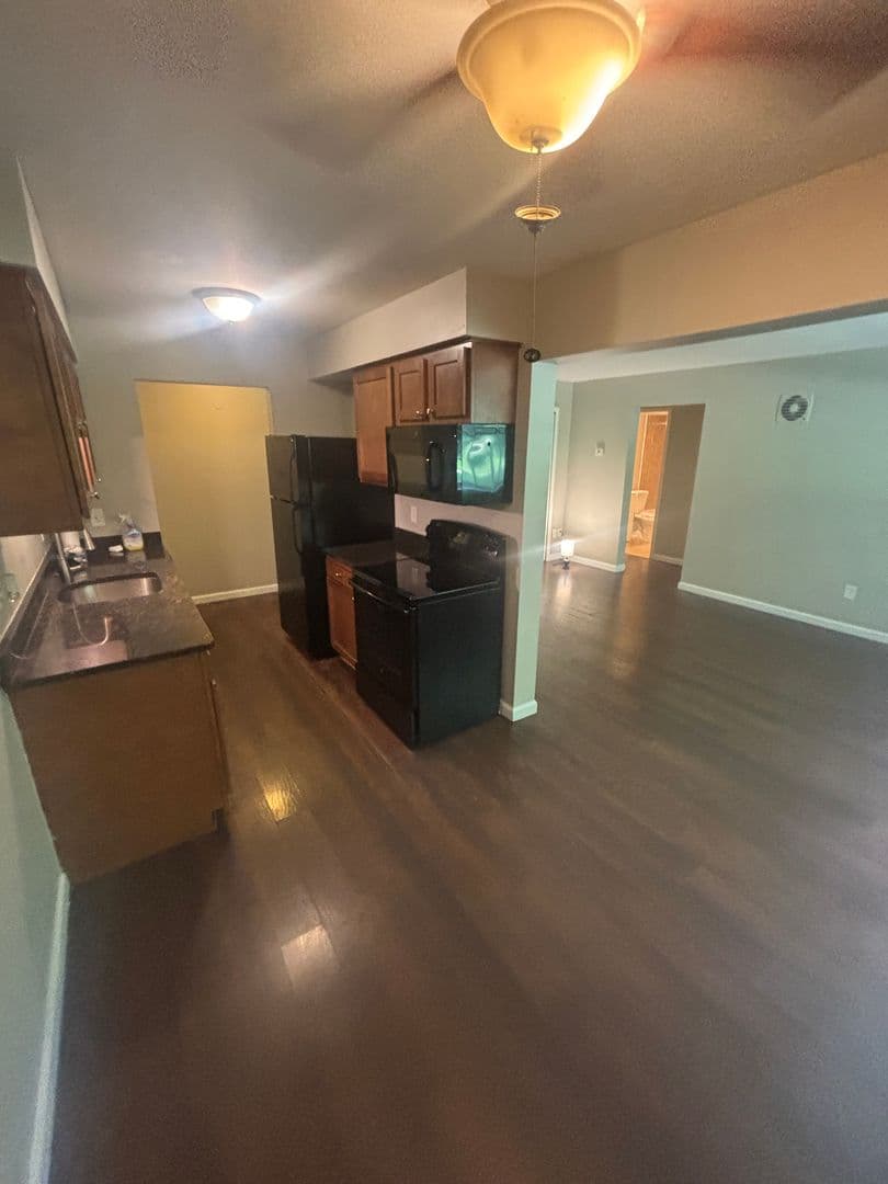 Mt.Clemens Apartment: 1 Valley Drive