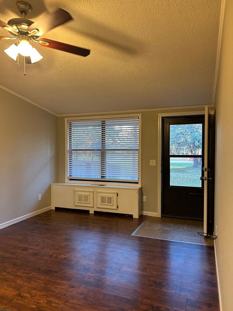 Westland Apartment: 110 Waterbury Ct