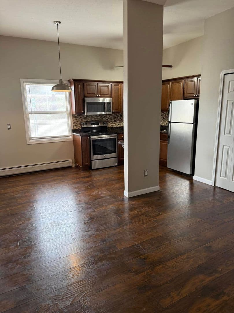 Royal Oak Apartment: 1105 N Stephenson Hwy
