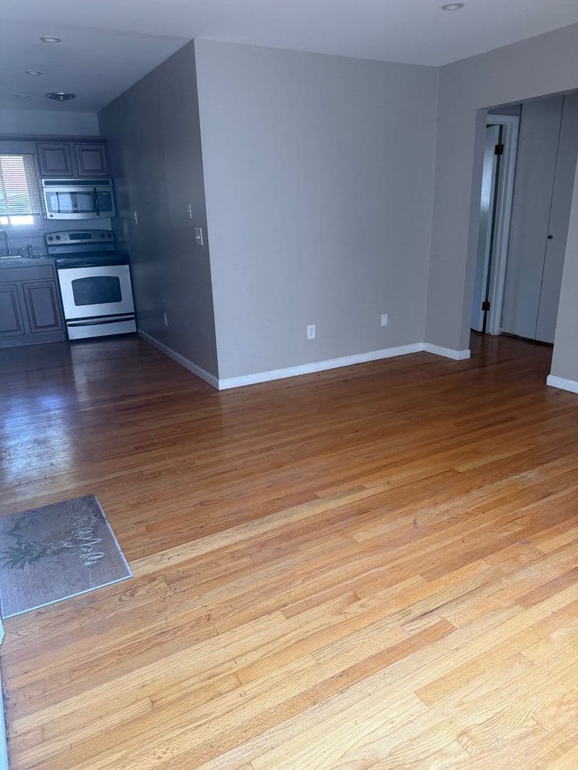 Royal Oak Apartment: 122 N Lafayette