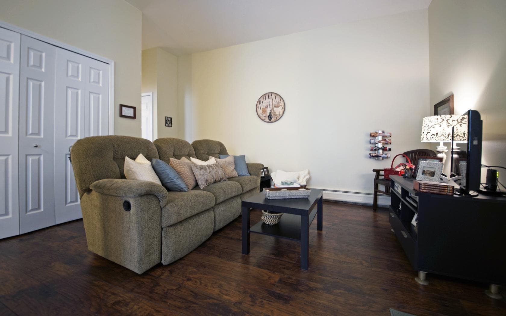 Royal Oak Apartment: 1105 N Stephenson Hwy