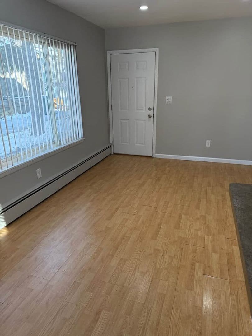 Royal Oak Apartment: 122 N Lafayette