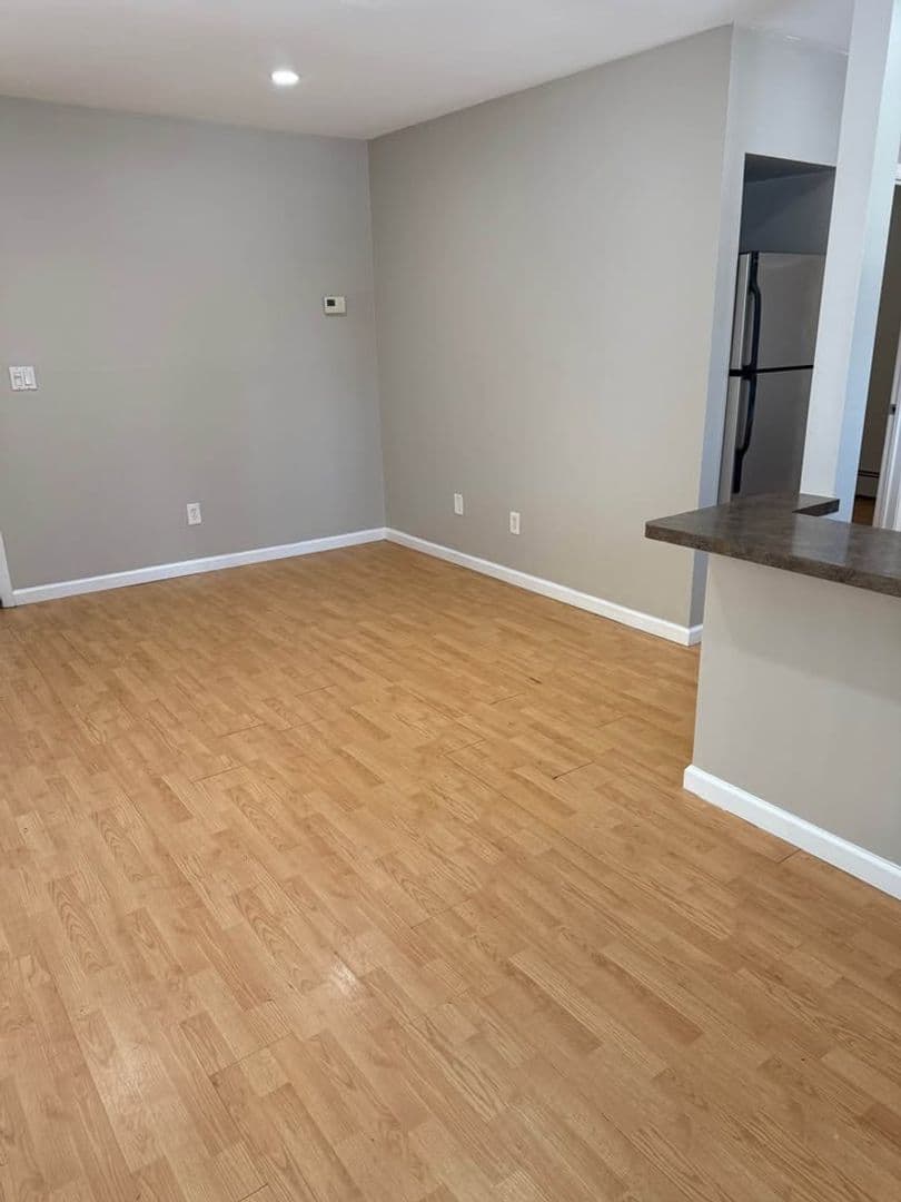Royal Oak Apartment: 122 N Lafayette