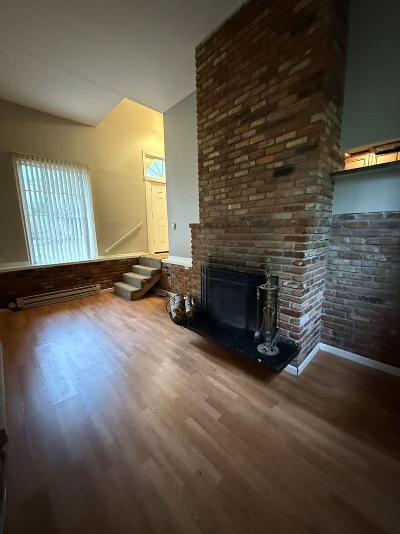 Royal Oak Apartment: 1105 N Stephenson Hwy
