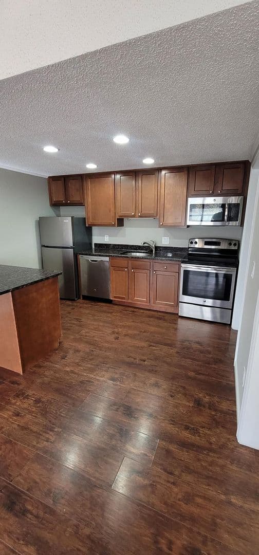 Westland Apartment: 110 Waterbury Ct