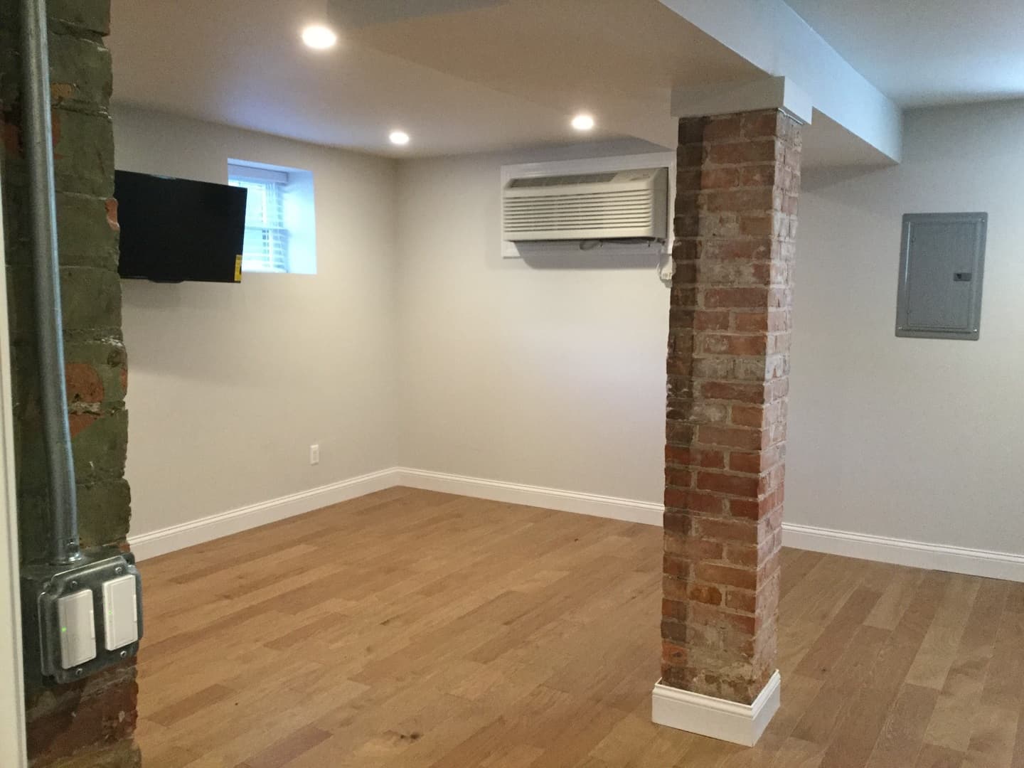 Detroit Apartment: 51 W Palmer