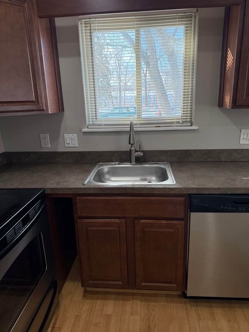 Royal Oak Apartment: 122 N Lafayette