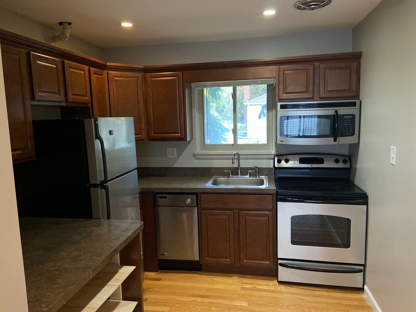 Royal Oak Apartment: 122 N Lafayette