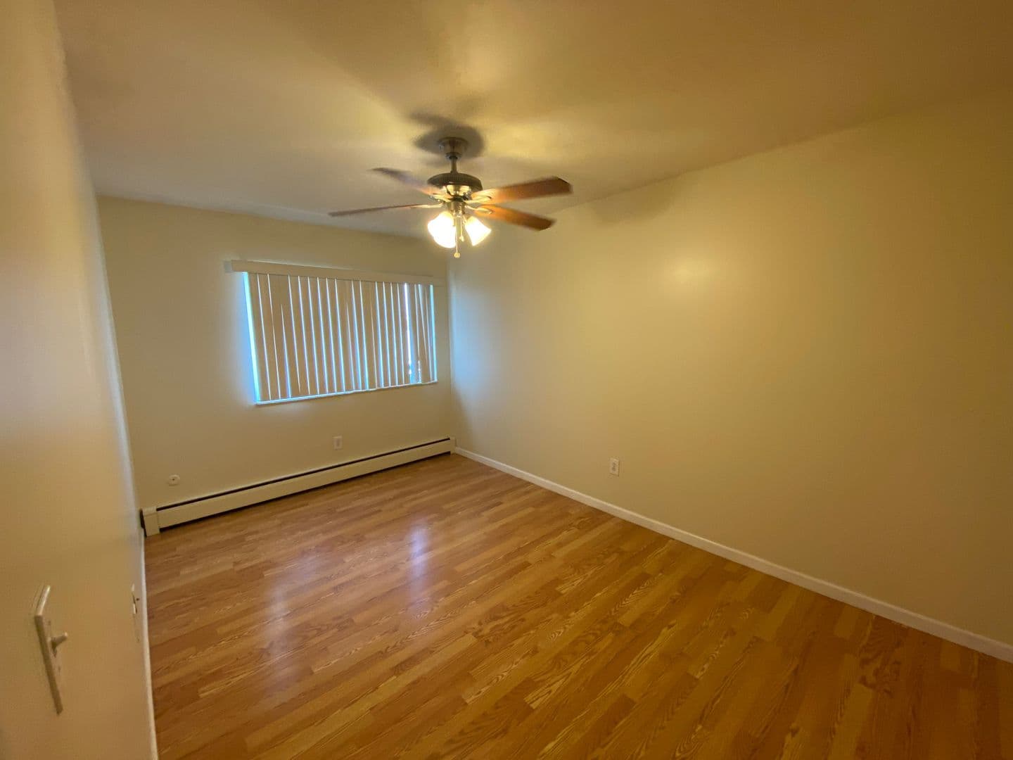 Royal Oak Apartment: 4905 Briarwood