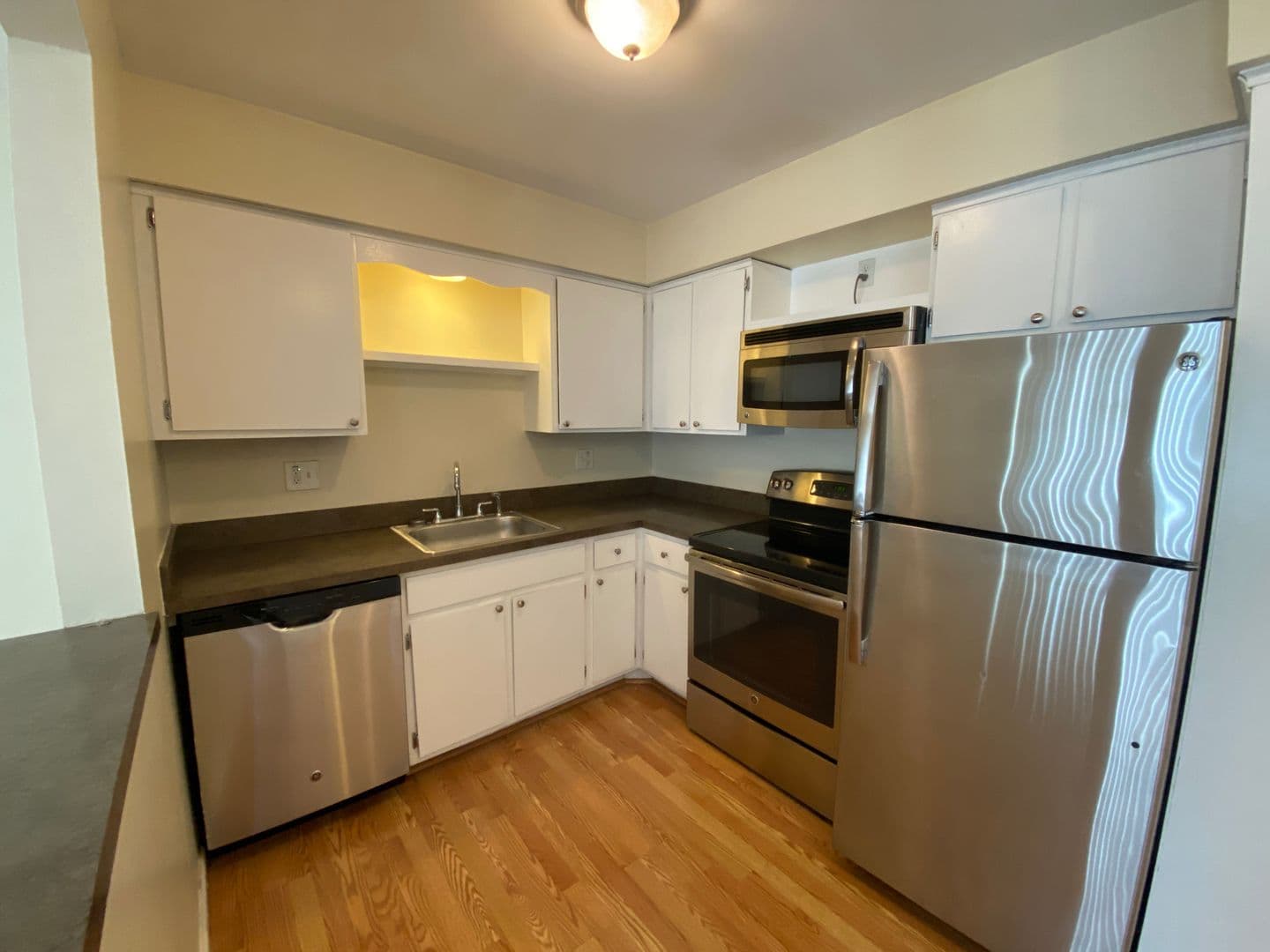 Royal Oak Apartment: 4905 Briarwood