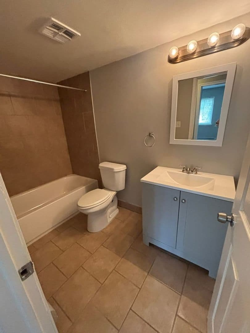 Mt.Clemens Apartment: 1 Valley Drive