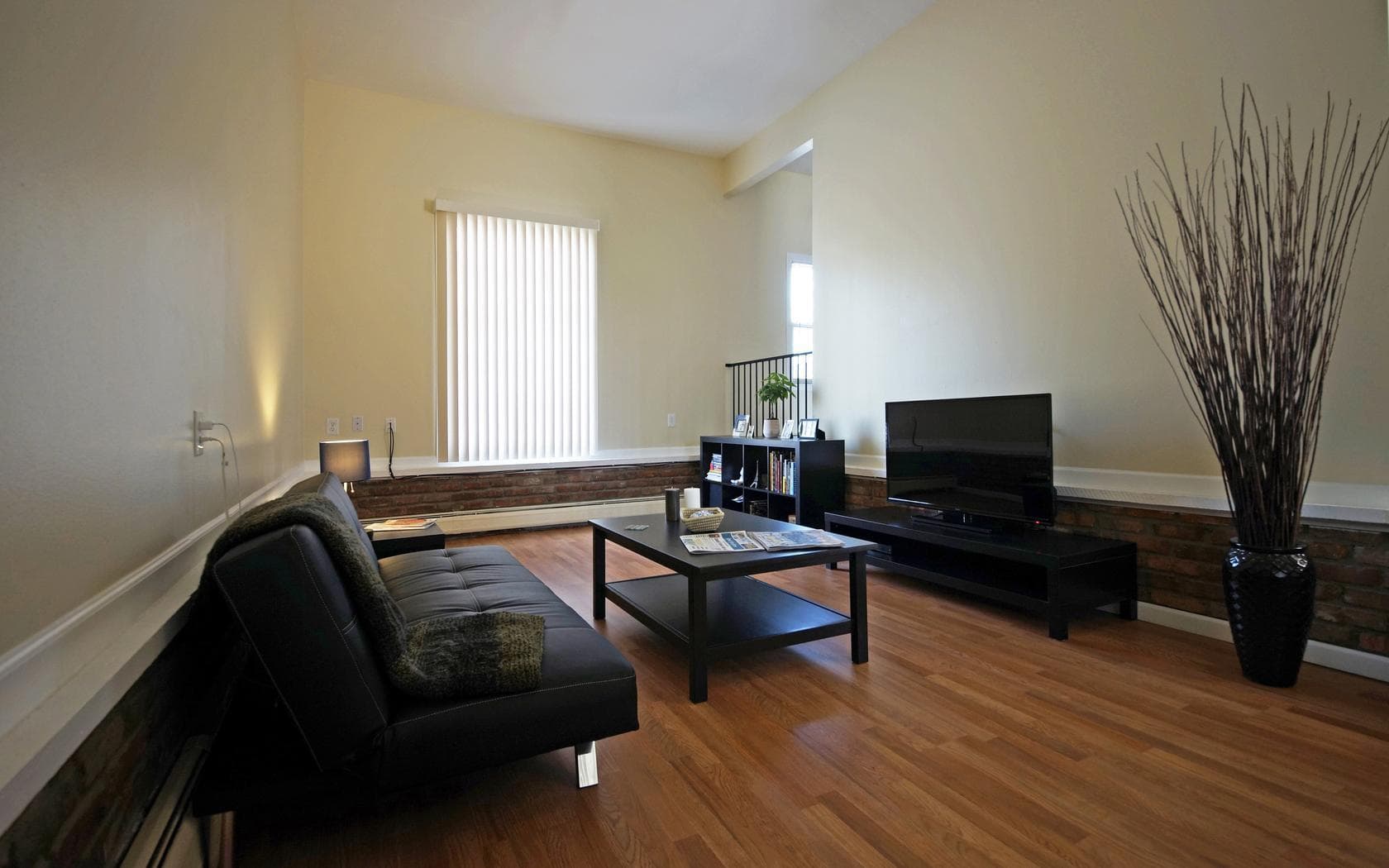Royal Oak Apartment: 1105 N Stephenson Hwy