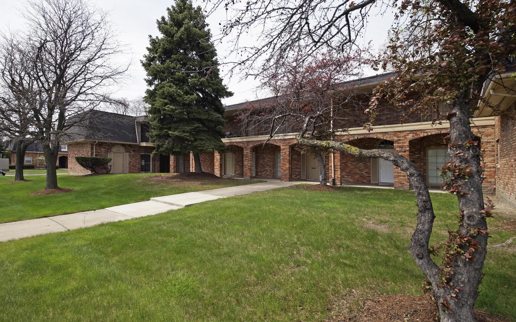 Royal Oak Apartment: 1105 N Stephenson Hwy