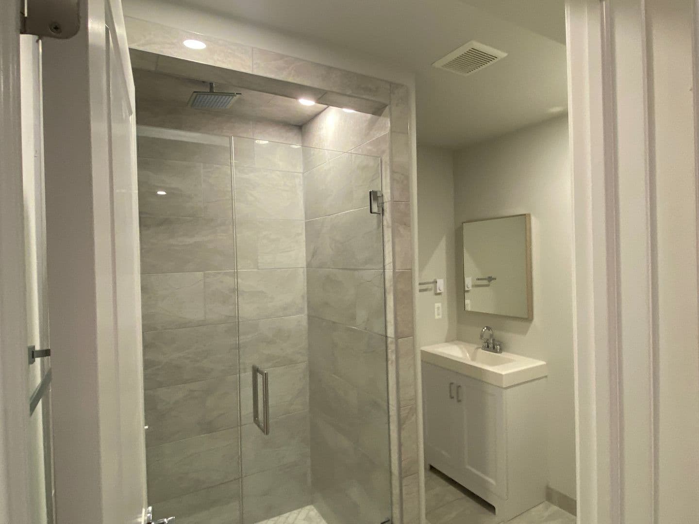 Detroit Apartment: 51 W Palmer
