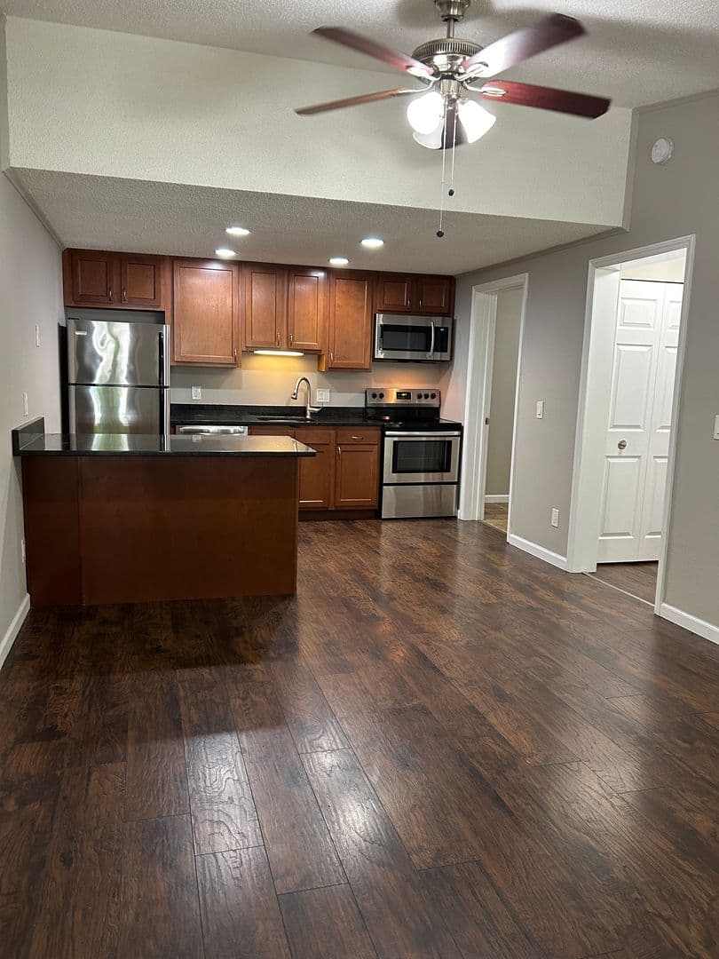 Westland Apartment: 110 Waterbury Ct