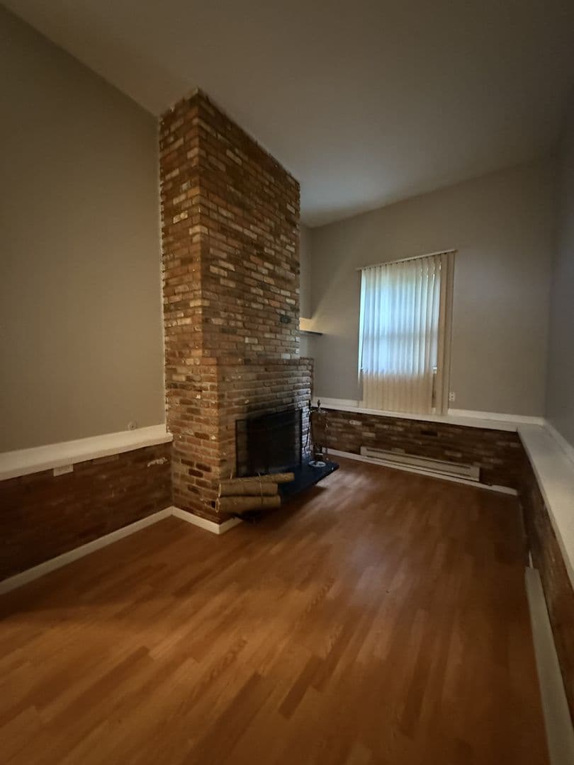 Royal Oak Apartment: 1105 N Stephenson Hwy
