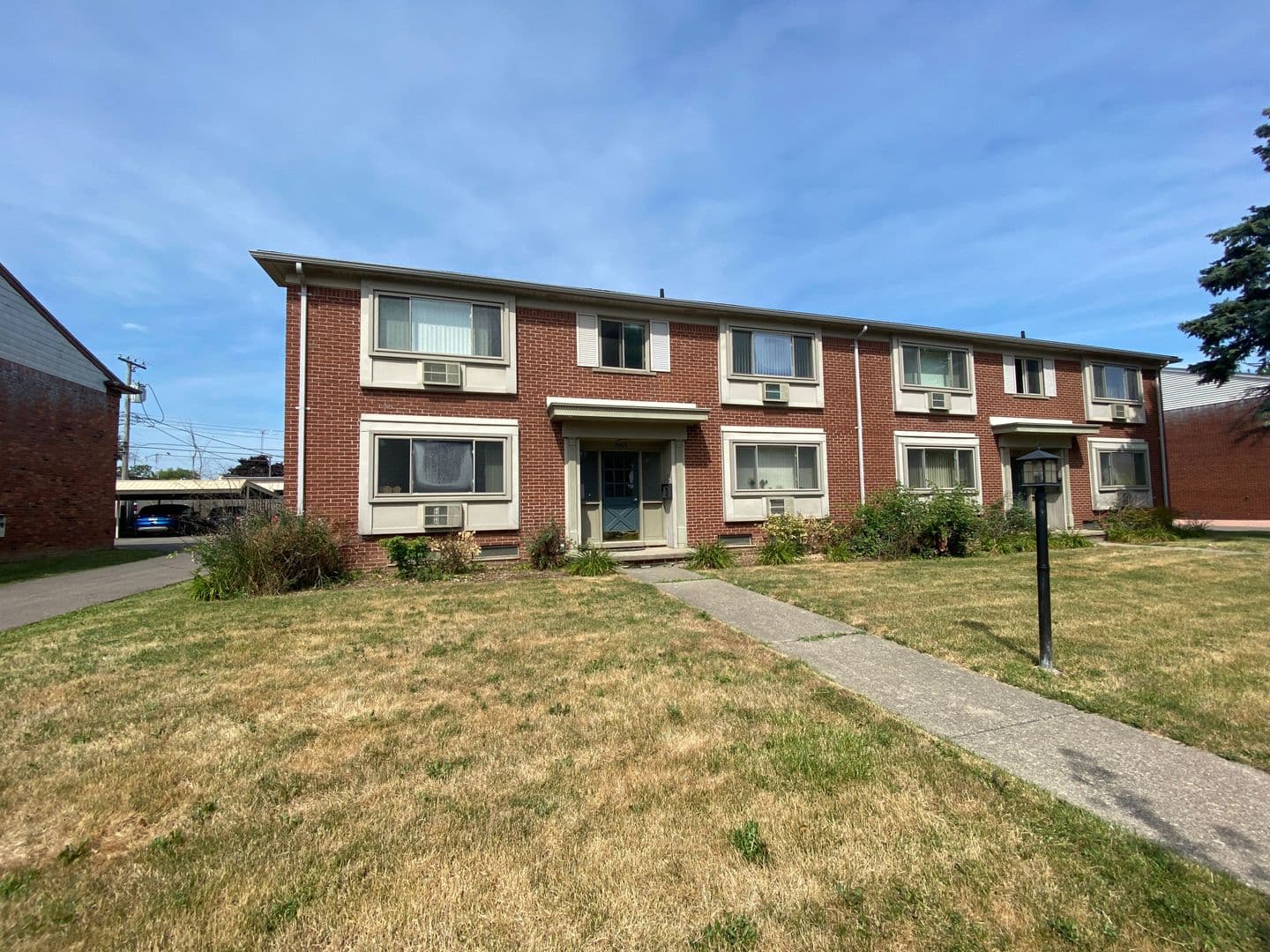 Royal Oak Apartment: 4905 Briarwood