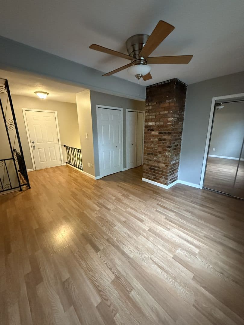 Royal Oak Apartment: 1105 N Stephenson Hwy