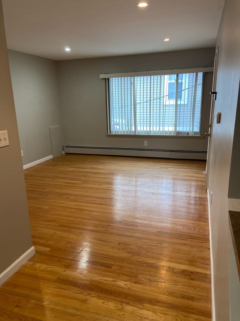 Royal Oak Apartment: 122 N Lafayette