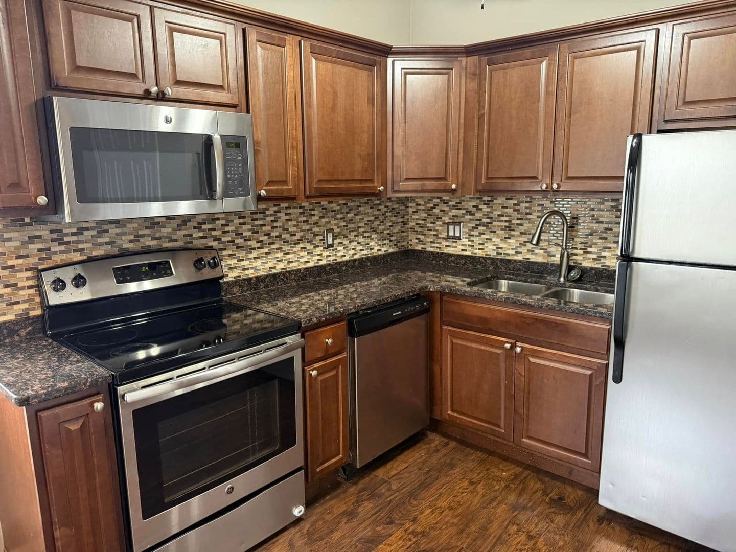 Royal Oak Apartment: 1105 N Stephenson Hwy