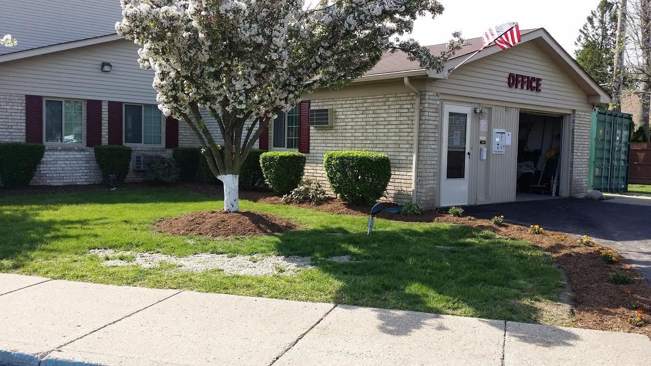 Mt.Clemens Apartment: 1 Valley Drive