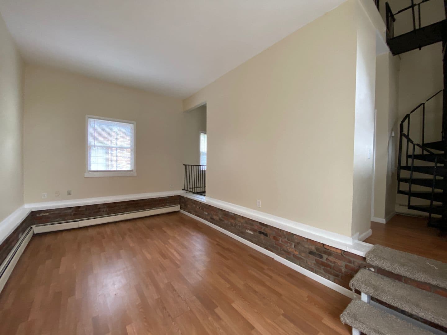 Royal Oak Apartment: 1105 N Stephenson Hwy