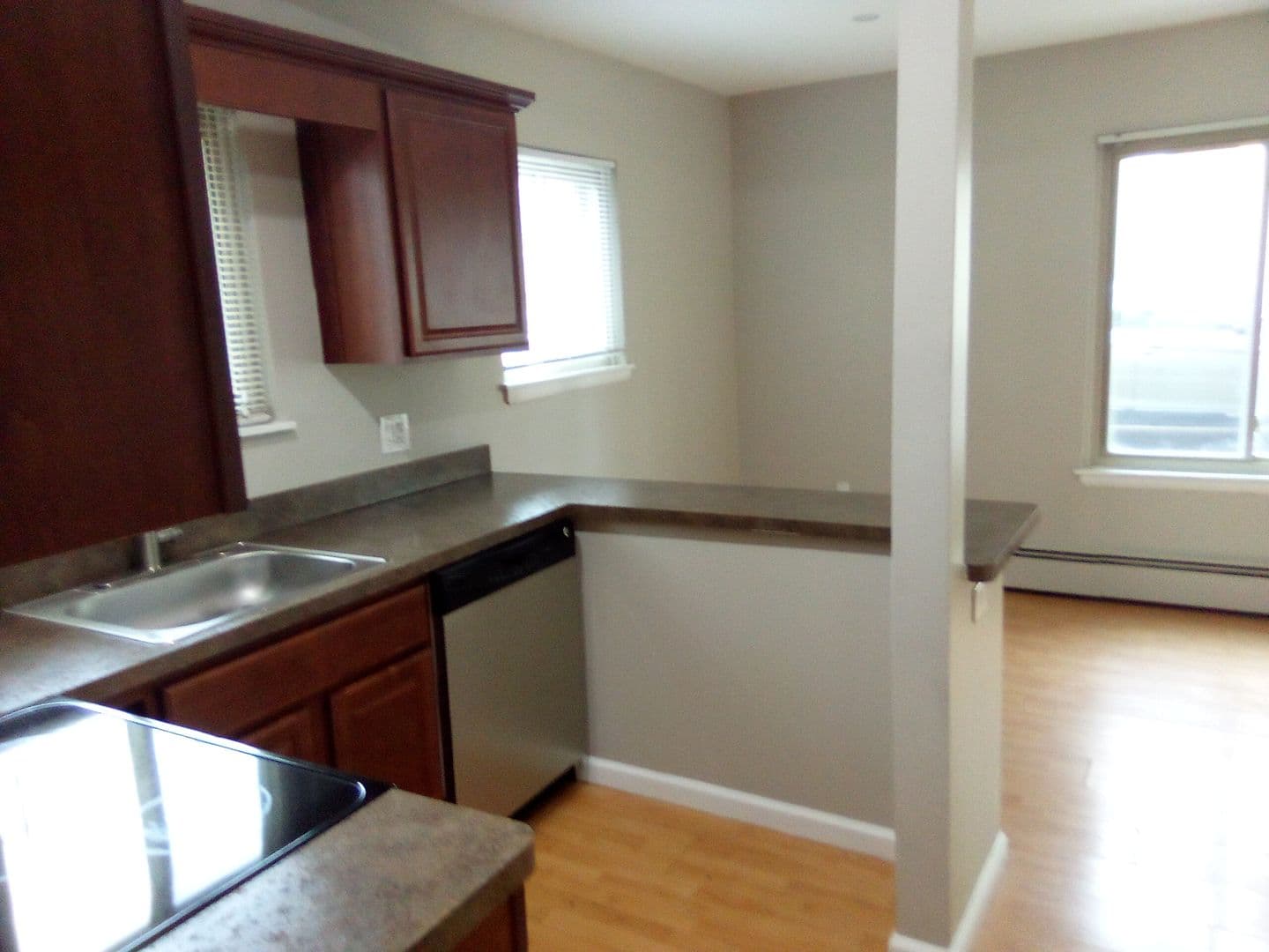 Royal Oak Apartment: 122 N Lafayette