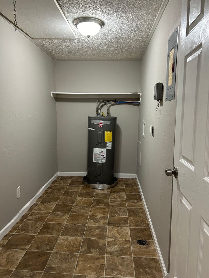 Westland Apartment: 110 Waterbury Ct