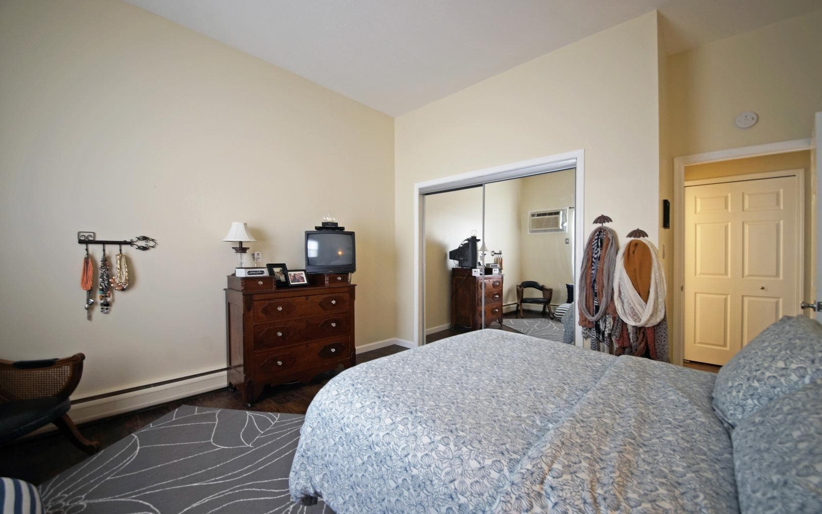 Royal Oak Apartment: 1105 N Stephenson Hwy