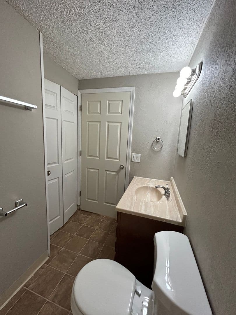 Westland Apartment: 110 Waterbury Ct