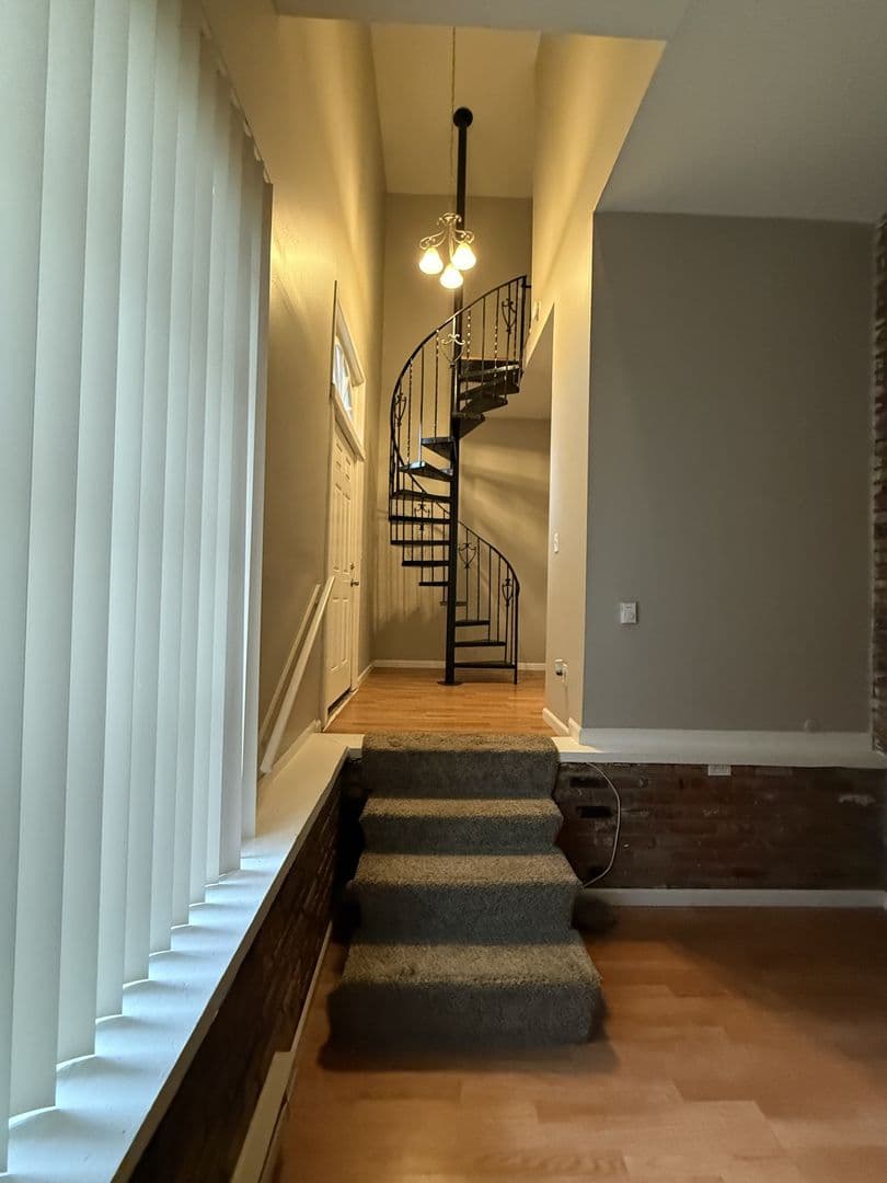 Royal Oak Apartment: 1105 N Stephenson Hwy