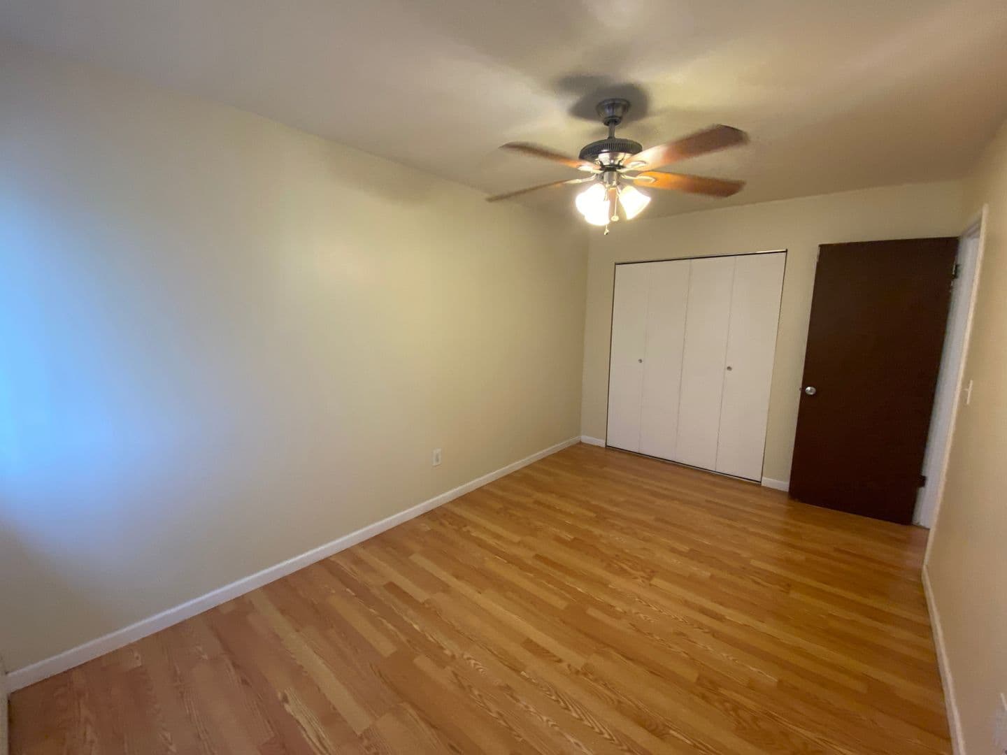 Royal Oak Apartment: 4905 Briarwood