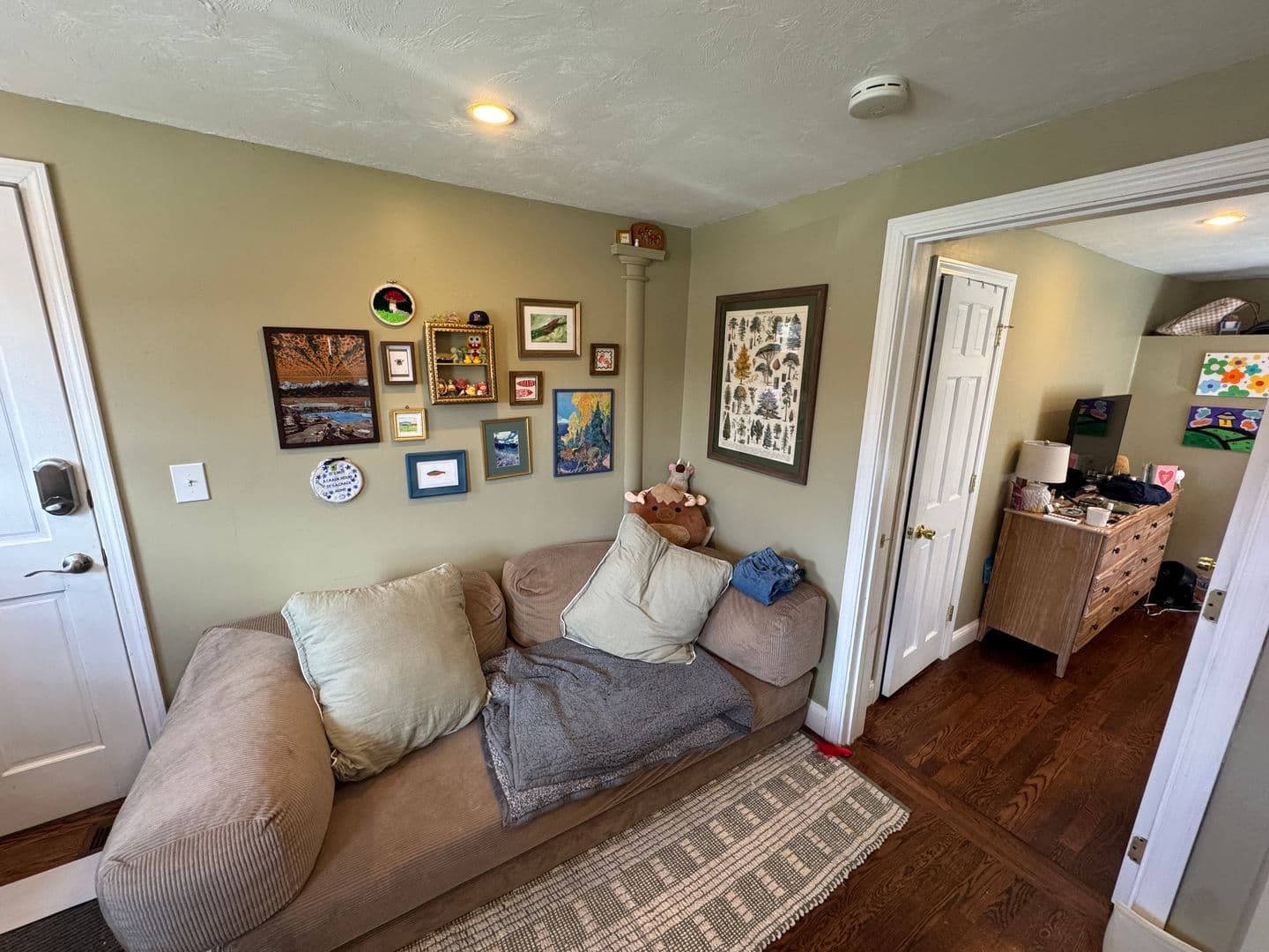 Somerville Apartment: 735 Somerville Ave