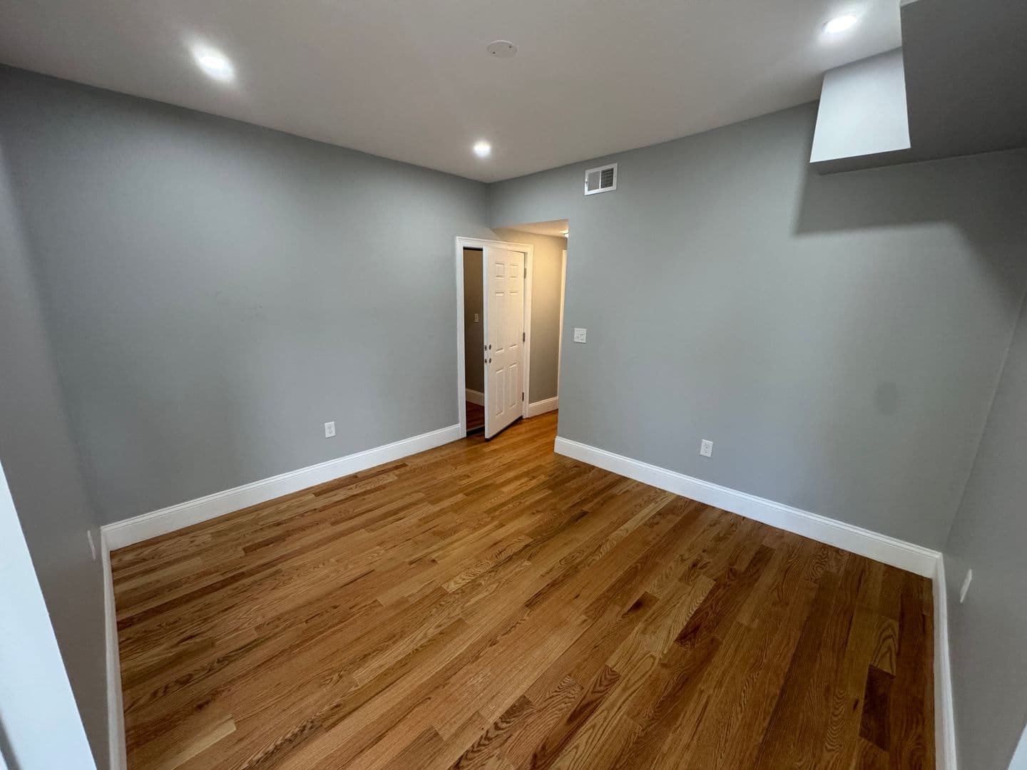 Somerville Apartment: 13 Spring St