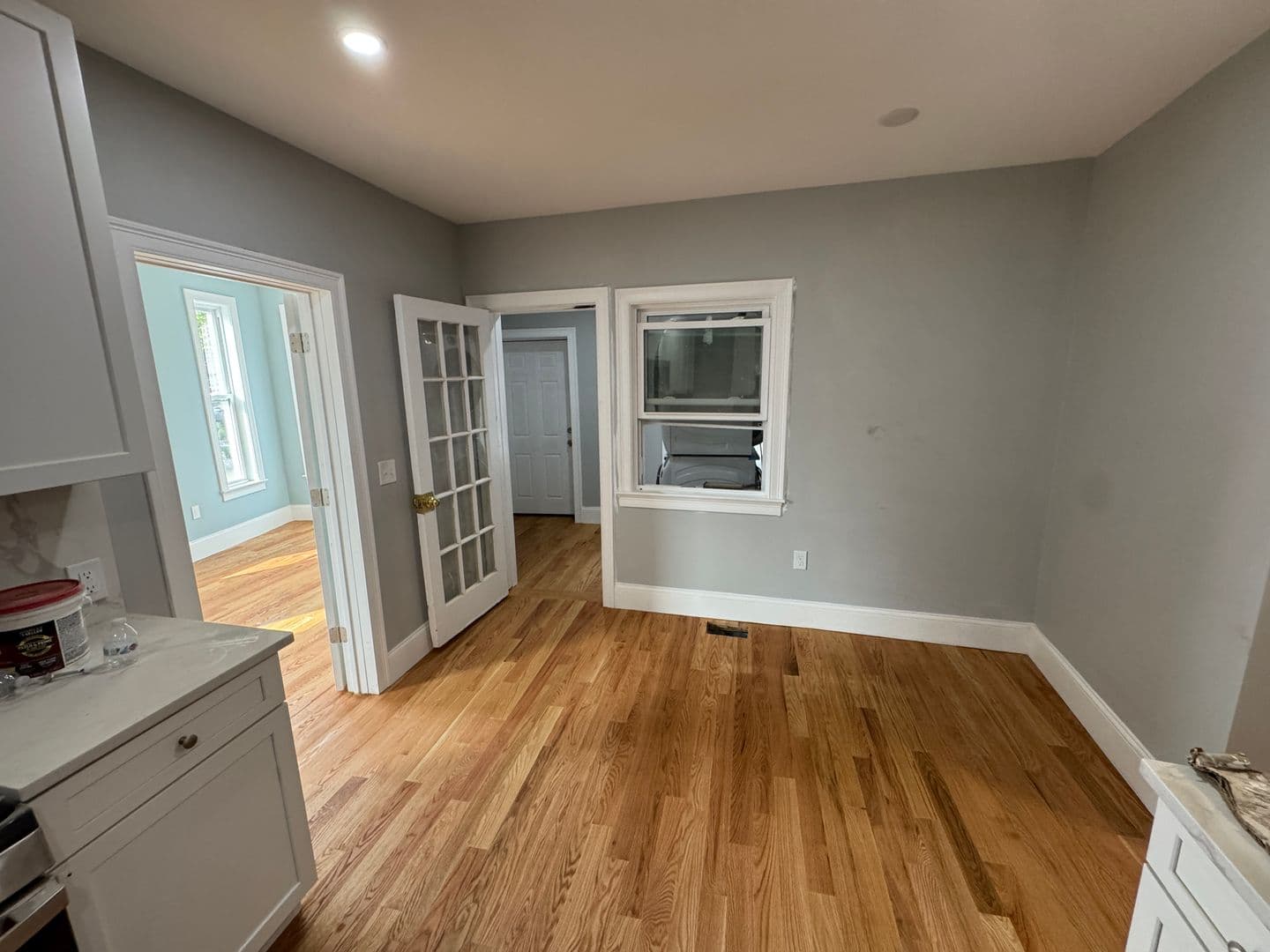 Somerville Apartment: 13 Spring St