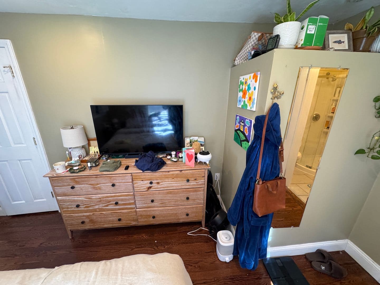 Somerville Apartment: 735 Somerville Ave