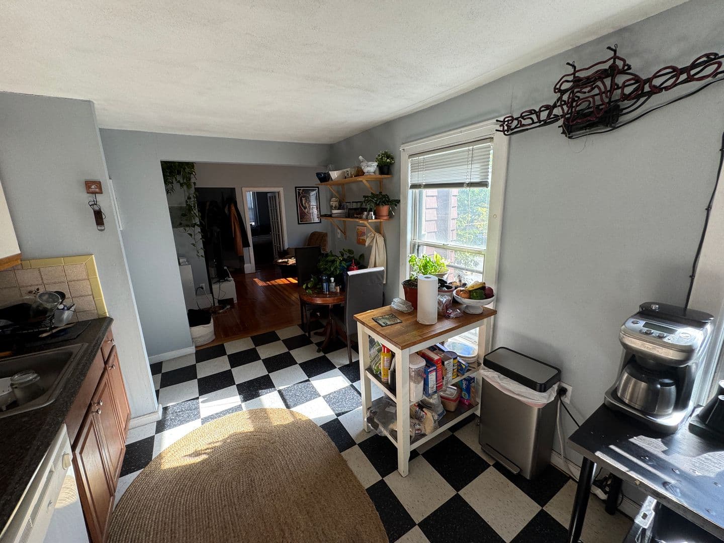 Somerville Apartment: 190-192 Holland St