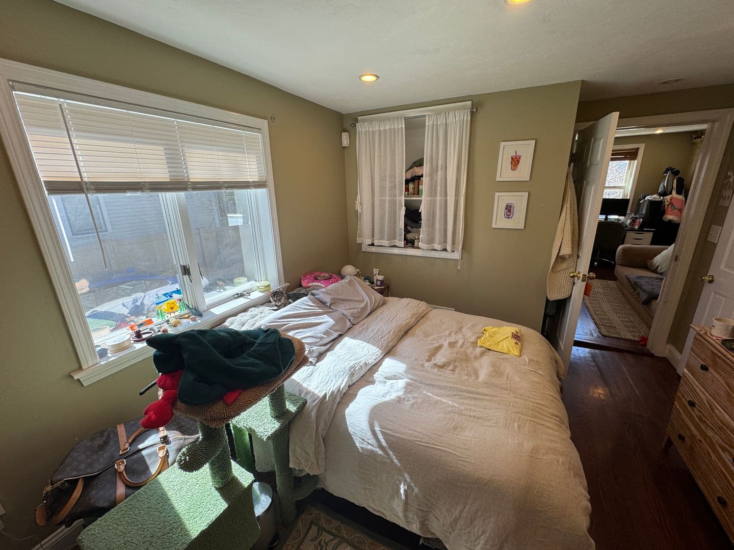 Somerville Apartment: 735 Somerville Ave