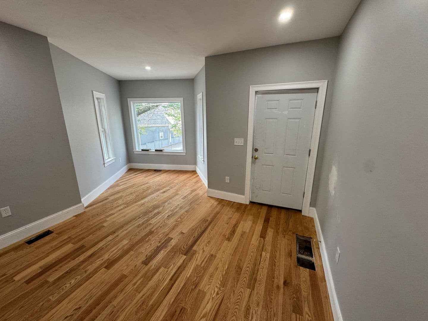 Somerville Apartment: 13 Spring St