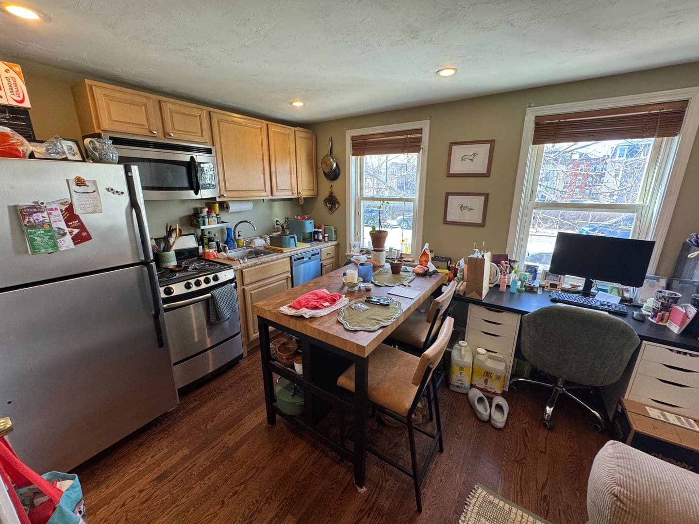 Somerville Apartment: 735 Somerville Ave