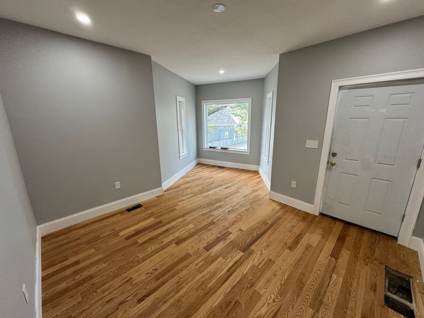 Somerville Apartment: 13 Spring St