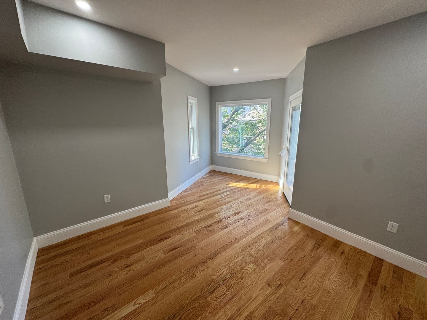 Somerville Apartment: 13 Spring St