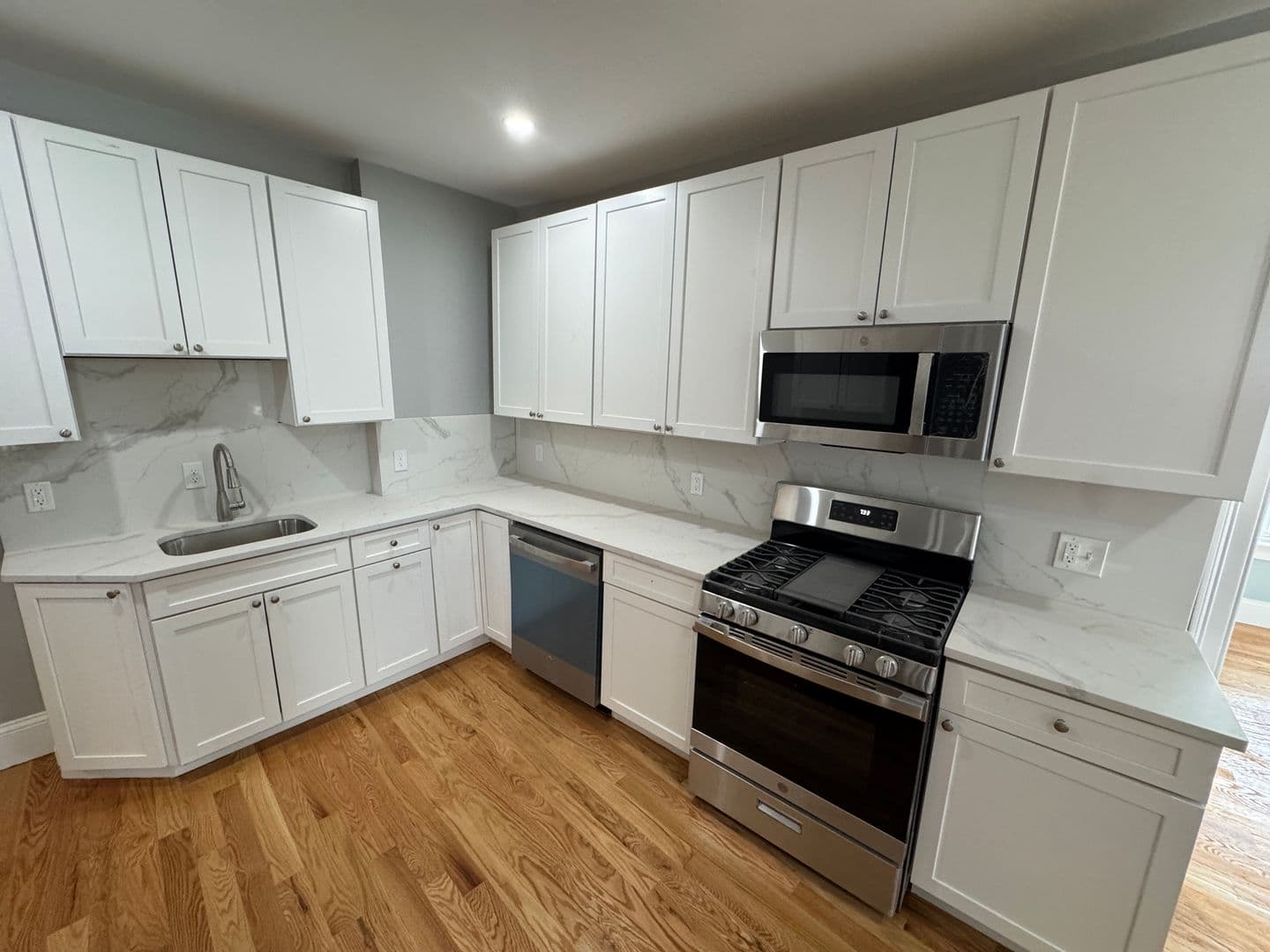 Somerville Apartment: 13 Spring St