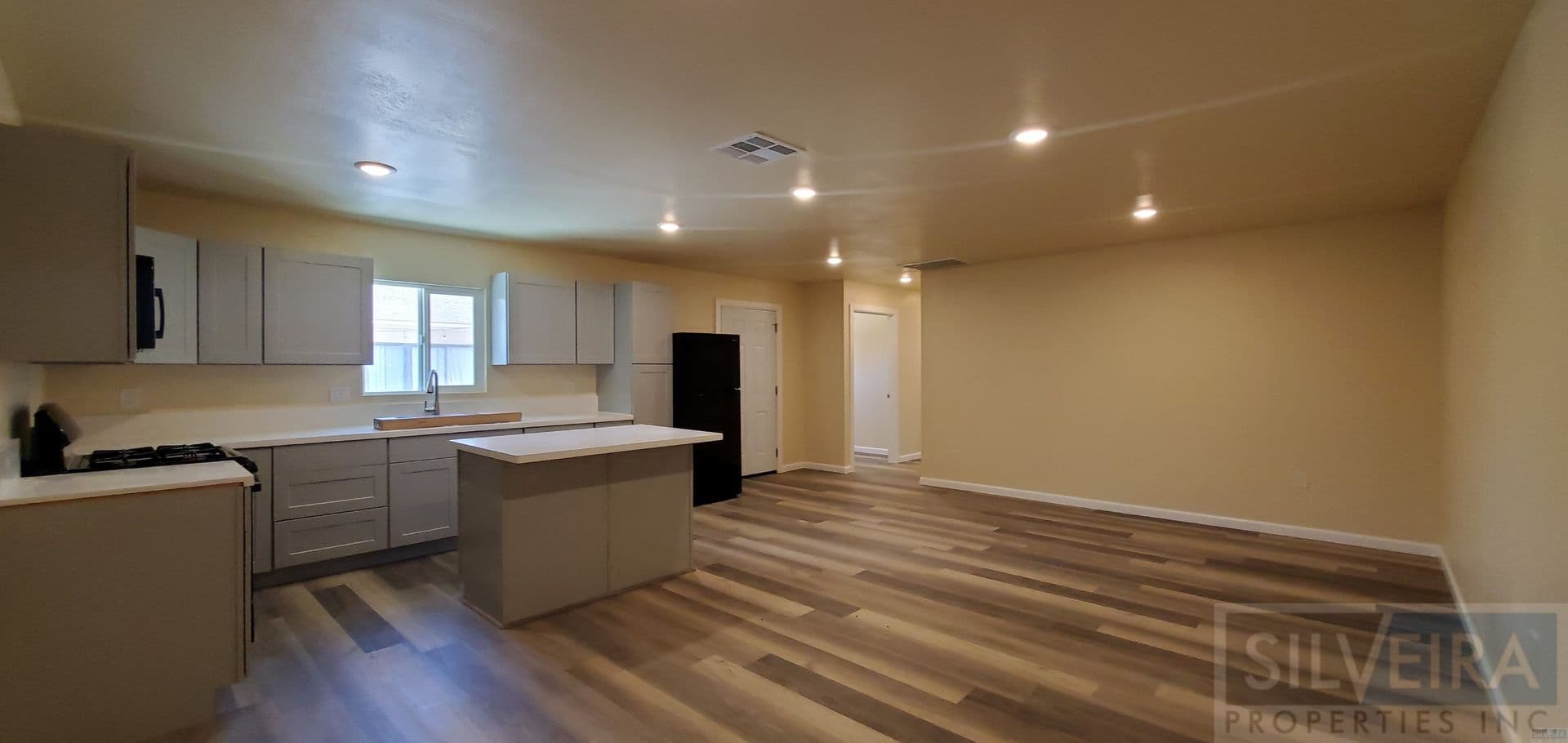 Santa Maria Apartment: 1390 Yale Place