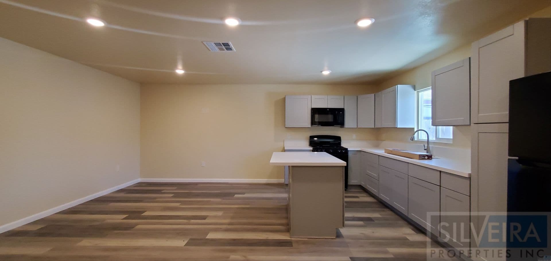 Santa Maria Apartment: 1390 Yale Place